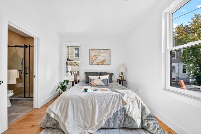 46 Walden St 46, Cambridge, MA 02140