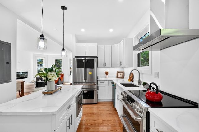 46 Walden St 46, Cambridge, MA 02140