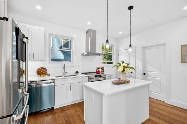 46 Walden St 46, Cambridge, MA 02140