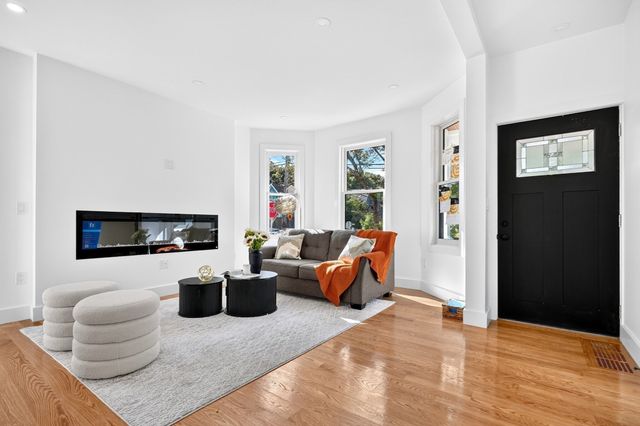 46 Walden St 46, Cambridge, MA 02140