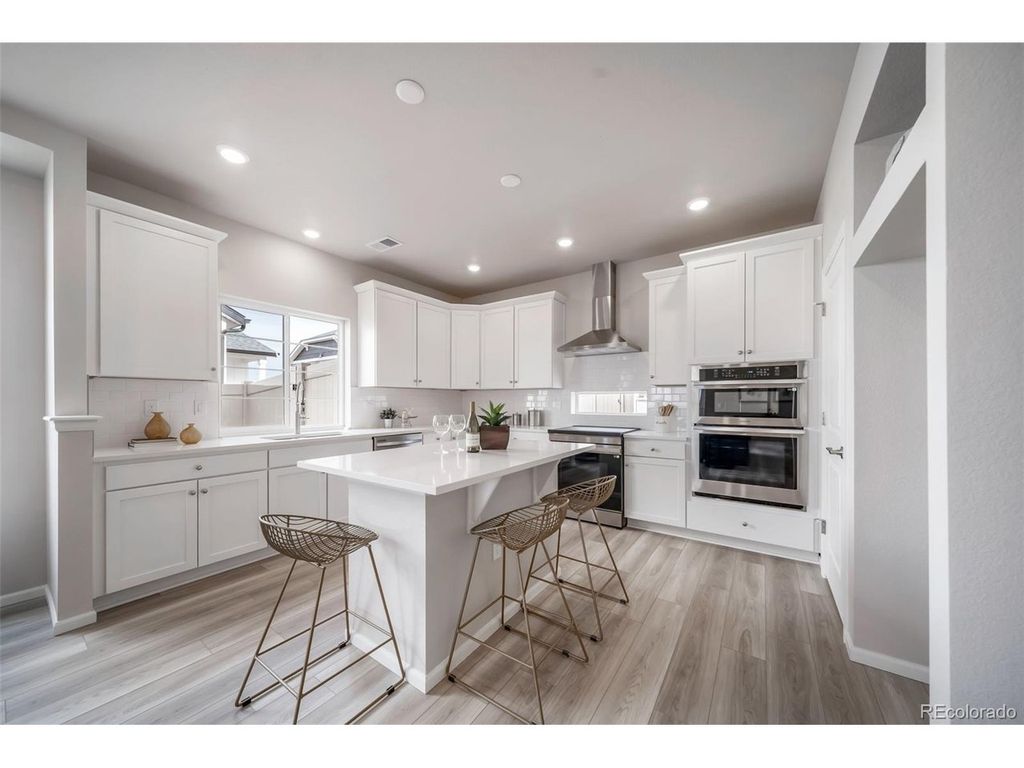 21845 E 51st Dr, Aurora, CO 80019