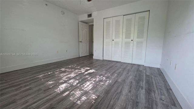 5011 Wiles Rd 203, Coconut Creek, FL 33073