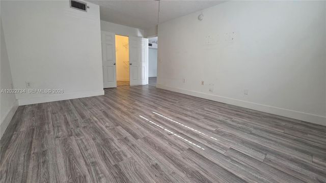 5011 Wiles Rd 203, Coconut Creek, FL 33073