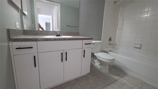 5011 Wiles Rd 203, Coconut Creek, FL 33073