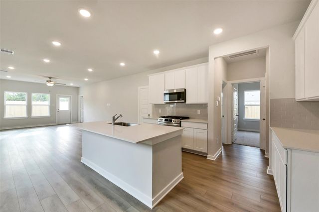 1990 Brookpointe Lane, Dayton, TX 77535