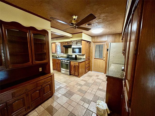 3308 Avenue B, Nederland, TX 77627