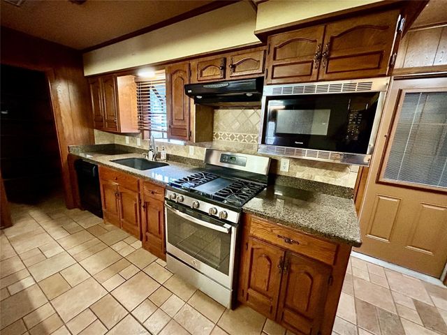 3308 Avenue B, Nederland, TX 77627