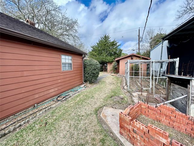 3308 Avenue B, Nederland, TX 77627