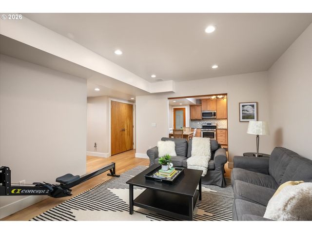 4602 Sw 25TH Ave, Portland, OR 97239