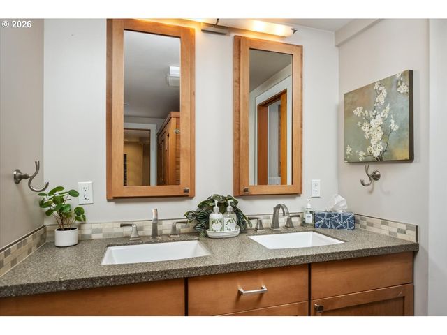 4602 Sw 25TH Ave, Portland, OR 97239