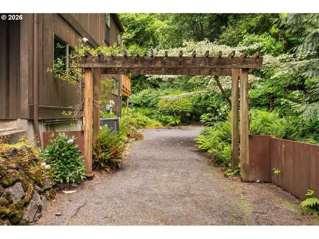 4602 Sw 25TH Ave, Portland, OR 97239