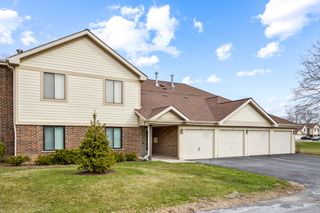 854 E Carriage Lane 8, Palatine, IL 60074