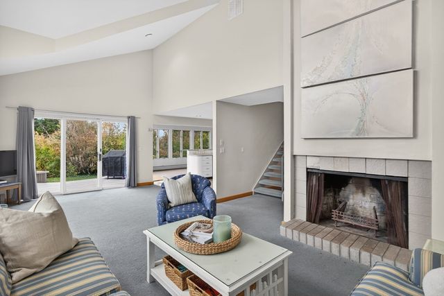 15 Hedge Lane, Falmouth, MA 02540