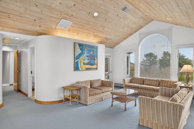 15 Hedge Lane, Falmouth, MA 02540