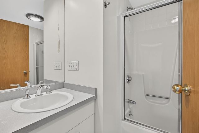15 Hedge Lane, Falmouth, MA 02540