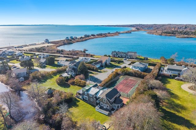 15 Hedge Lane, Falmouth, MA 02540