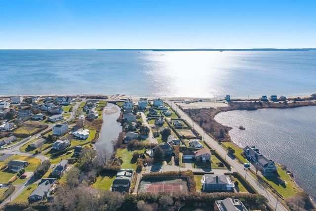 15 Hedge Lane, Falmouth, MA 02540