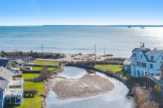 15 Hedge Lane, Falmouth, MA 02540
