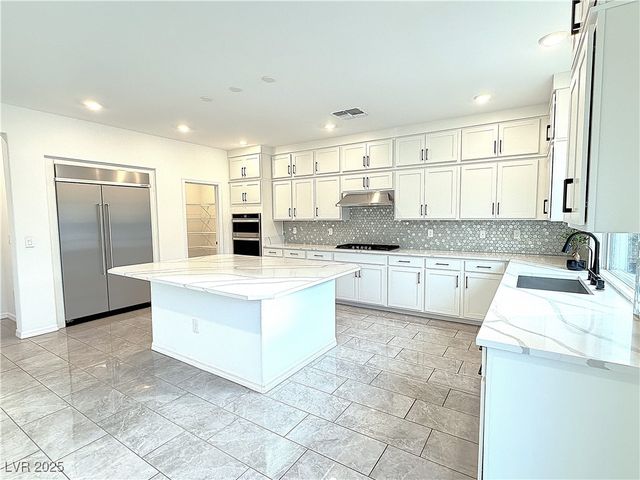 8415 Iron Heart Lane, Las Vegas, NV 89113