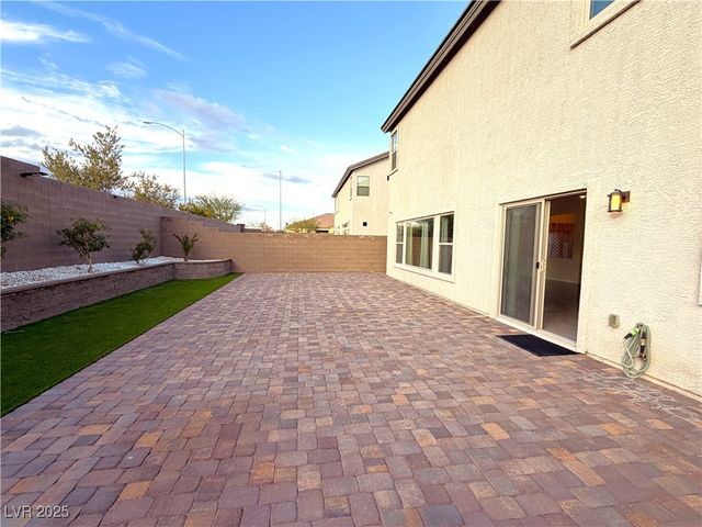 8415 Iron Heart Lane, Las Vegas, NV 89113