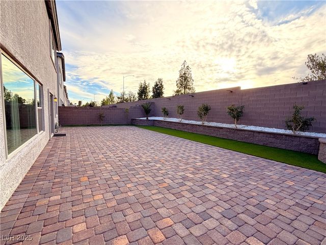 8415 Iron Heart Lane, Las Vegas, NV 89113