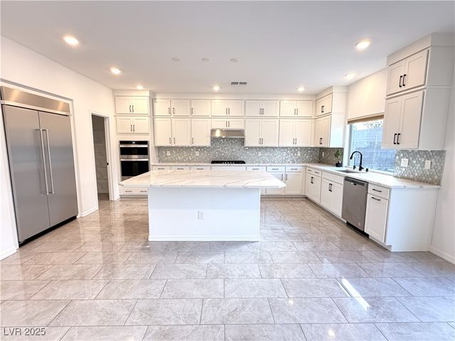 8415 Iron Heart Lane, Las Vegas, NV 89113