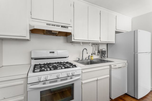 21 Mill Road, Falmouth, MA 02540