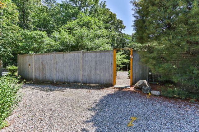 21 Mill Road, Falmouth, MA 02540