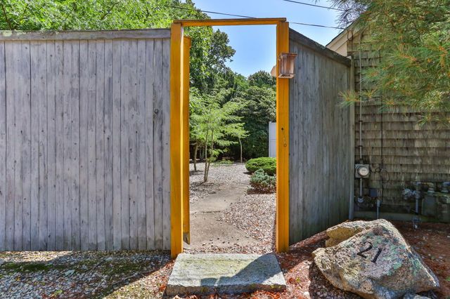 21 Mill Road, Falmouth, MA 02540