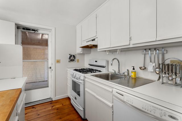 21 Mill Road, Falmouth, MA 02540