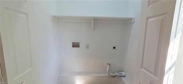 704 Burgesses LN, Virginia Beach, VA 23452