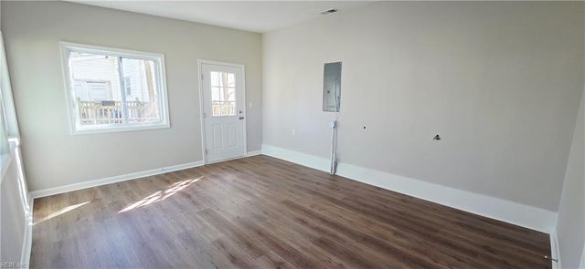 704 Burgesses LN, Virginia Beach, VA 23452