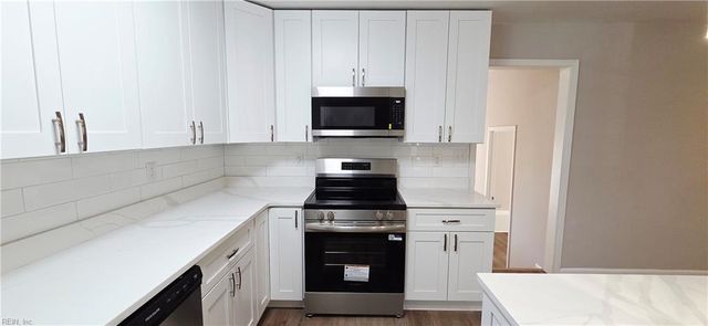 704 Burgesses LN, Virginia Beach, VA 23452