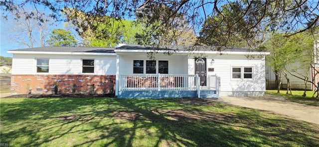 704 Burgesses LN, Virginia Beach, VA 23452