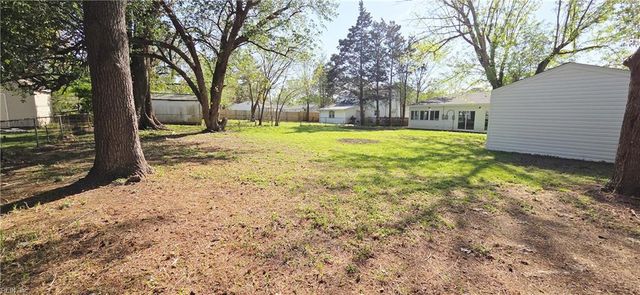 704 Burgesses LN, Virginia Beach, VA 23452