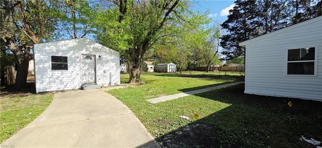 704 Burgesses LN, Virginia Beach, VA 23452