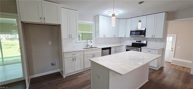 704 Burgesses LN, Virginia Beach, VA 23452