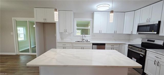 704 Burgesses LN, Virginia Beach, VA 23452