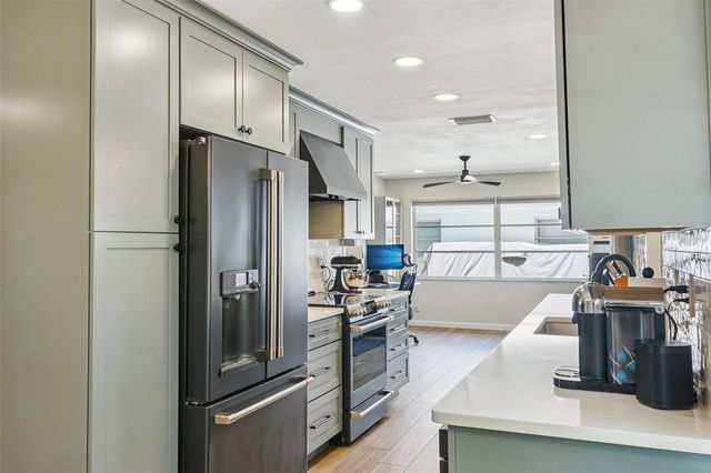 11469 IMPERIAL GROVE DRIVE E, Largo, FL 33774