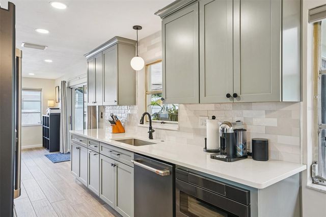 11469 IMPERIAL GROVE DRIVE E, Largo, FL 33774