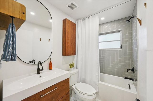 11469 IMPERIAL GROVE DRIVE E, Largo, FL 33774