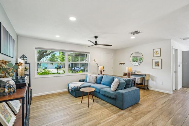 11469 IMPERIAL GROVE DRIVE E, Largo, FL 33774