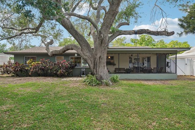 11469 IMPERIAL GROVE DRIVE E, Largo, FL 33774