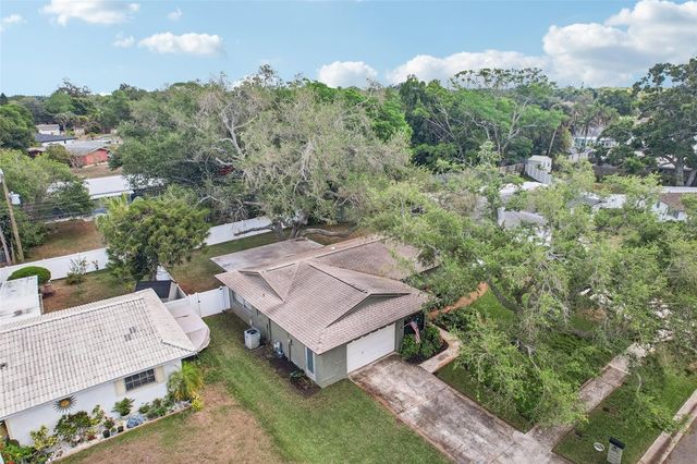 11469 IMPERIAL GROVE DRIVE E, Largo, FL 33774