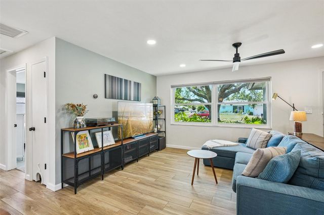 11469 IMPERIAL GROVE DRIVE E, Largo, FL 33774