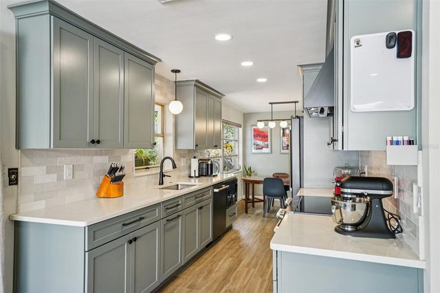 11469 IMPERIAL GROVE DRIVE E, Largo, FL 33774