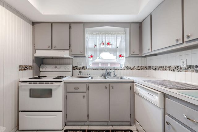 2995 Crosley Drive W E, West Palm Beach, FL 33415