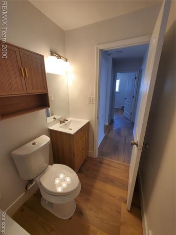 20532 Powers Avenue, Dearborn Heights, MI 48125