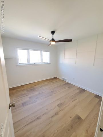 20532 Powers Avenue, Dearborn Heights, MI 48125