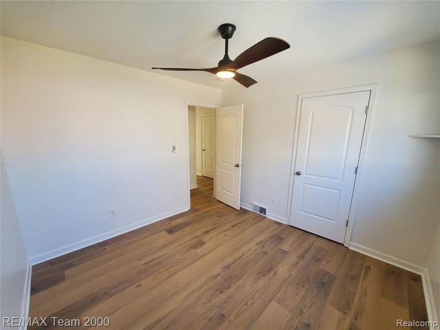 20532 Powers Avenue, Dearborn Heights, MI 48125